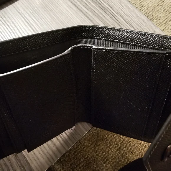 Excellent Pre Loved Coach Wyn Wallet Color Gunmetal - Picture 4 of 5